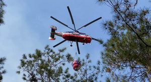 直升机救火演练4K58秒视频