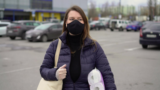 在街上用纸巾打鼻涕流行的19视频
