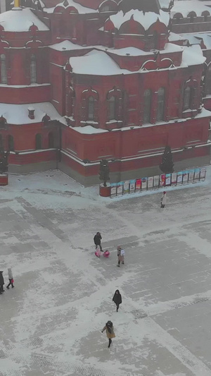 航拍哈尔滨地标下雪的圣索菲亚教堂4A景点16秒视频
