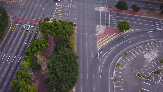 空街道和十字路口的空中视图在锁闭期间视频