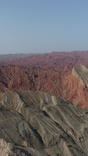 新疆4A景区火焰山地貌航拍五彩斑斓45秒视频