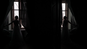 新娘穿着婚纱来打开房间的窗帘6秒视频