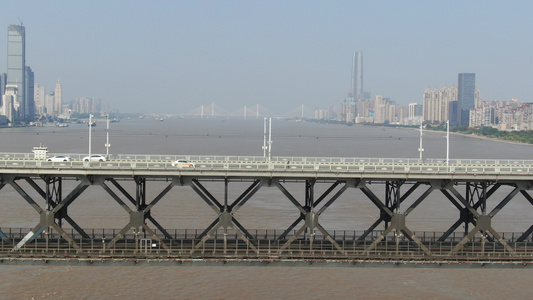 航拍湖北武汉长江大桥视频