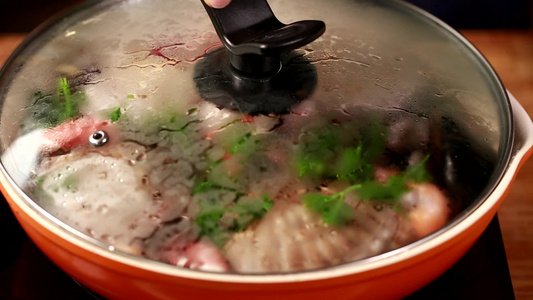 红烩海鲜焖煮海鲜西餐主厨制作扇贝大虾视频