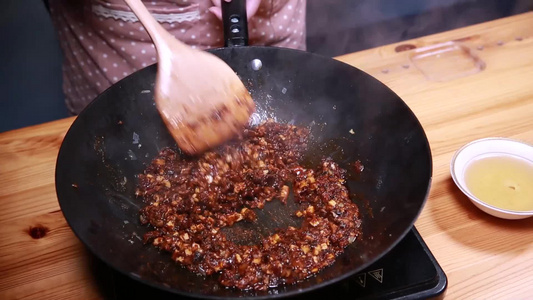 家庭制作香菇肉酱视频