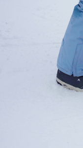 冬季体育运动穿着滑雪单板冬季运动视频