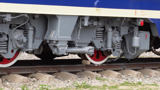 检修火车列车车轮机械零件视频