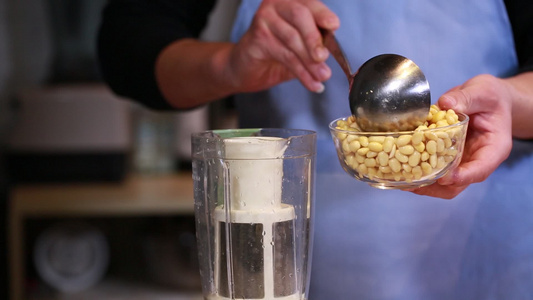 豆浆机榨汁机料理机过滤豆浆视频