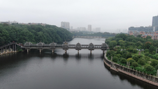 航拍湖南长沙烈士公园风雨桥视频