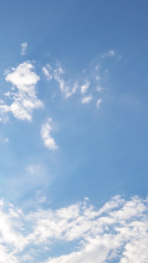 高温烈日天气下的蓝天白云烈日下的白云15秒视频