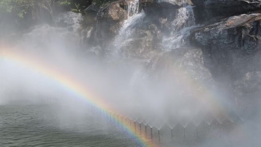 西安大唐芙蓉园的人工瀑布和彩虹视频