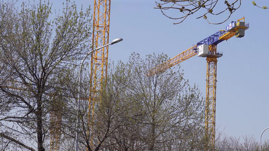 建筑施工工地老吊吊车塔吊视频