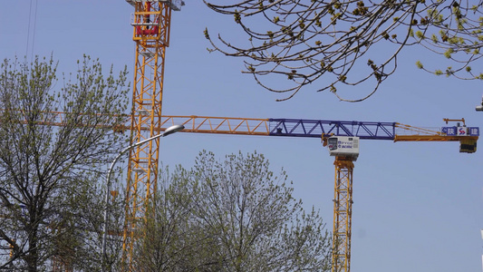 建筑施工工地老吊吊车塔吊视频