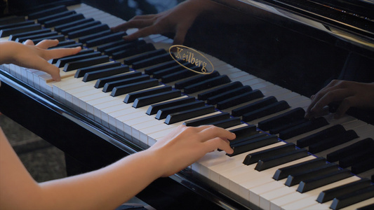 4k弹钢琴[练琴]视频