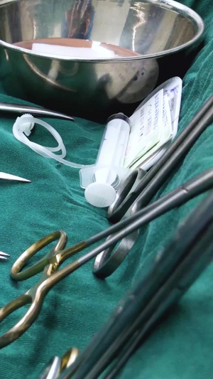 手术室医疗器械手术剪5秒视频