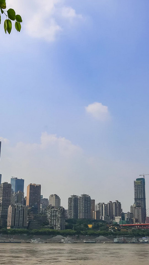 重庆长江东水门大桥渝中半岛阳光明媚延迟现代城市15秒视频