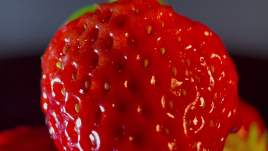 微距草莓表面种子视频