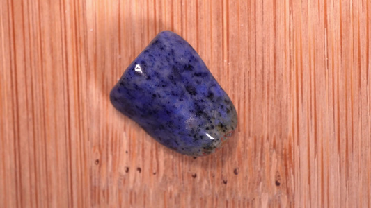 蓝线石矿石视频