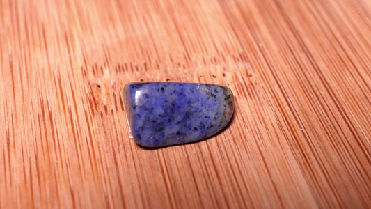 蓝线石矿石视频