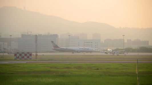 清晨的深圳宝安国际机场4K视频