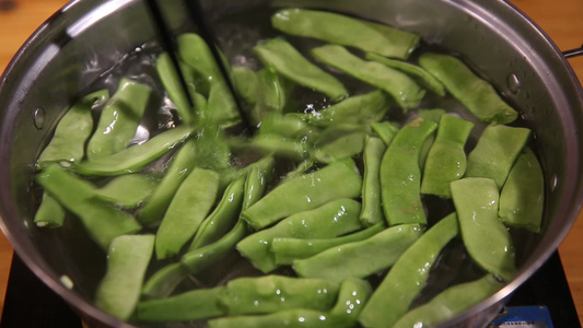 沸水煮制扁豆去皂甙视频
