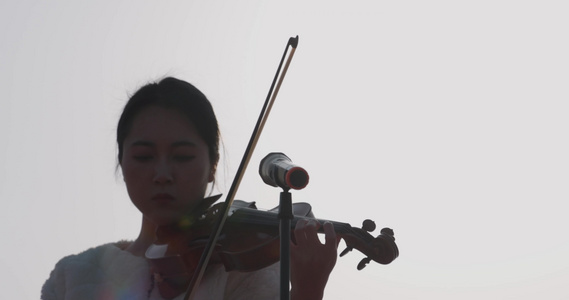 4k逆光 小提琴表演演奏 湖面 唯美悠远视频