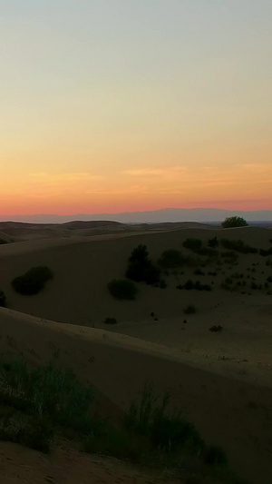 日出日落下的沙漠日月星辰9秒视频