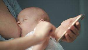 母乳喂养婴儿15秒视频