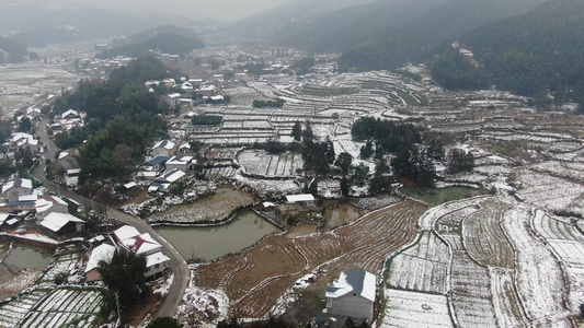 航拍乡村田园美丽乡村冬天雪景视频