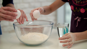 烹饪手打碎鸡蛋21秒视频