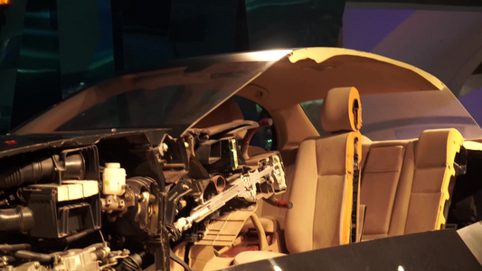 解剖拆解轿车汽车内部结构机械原理视频