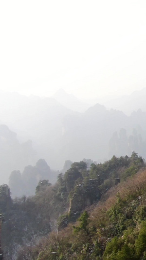 航拍张家界武陵源天子山天子阁雪景自然风光26秒视频