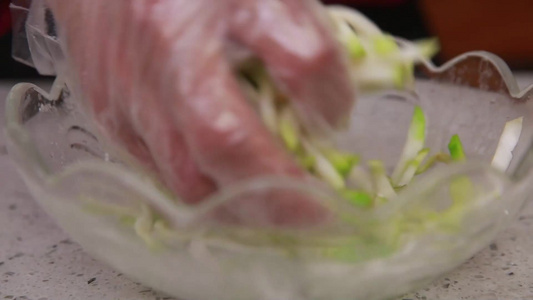 芥菜加盐腌制榨菜视频