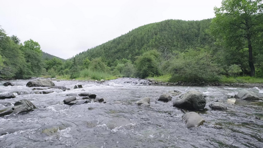 云南香格里拉普达措公园山间流水视频