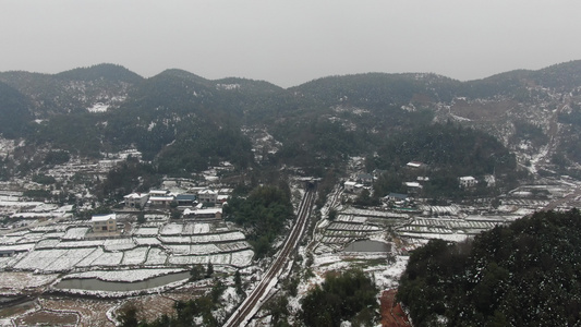 航拍乡村田园冬天雪景美丽乡村视频