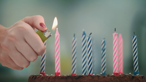 生日蛋糕上点蜡烛25秒视频