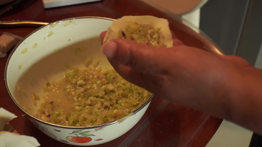 【镜头合集】包饺子捏饺子团圆饭 视频