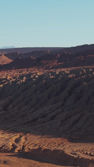 航拍4A景区日光照耀下的红色山体火焰山视频自驾旅游64秒视频