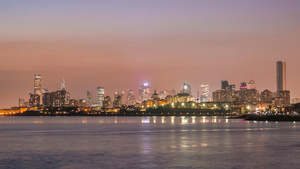 4K实拍海滨城市青岛内透灯光夜景延时摄影9秒视频