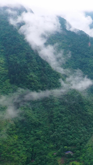 飞行在大山之间看壮丽的山川河流航拍69秒视频