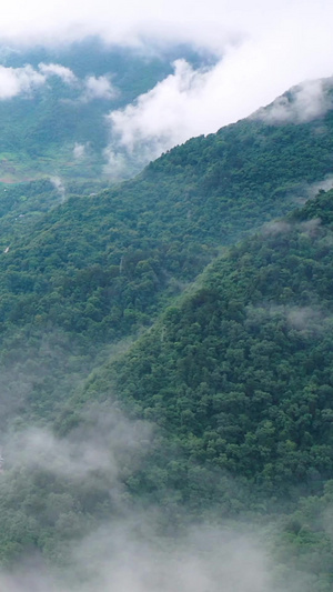 飞行在大山之间看壮丽的山川河流航拍69秒视频