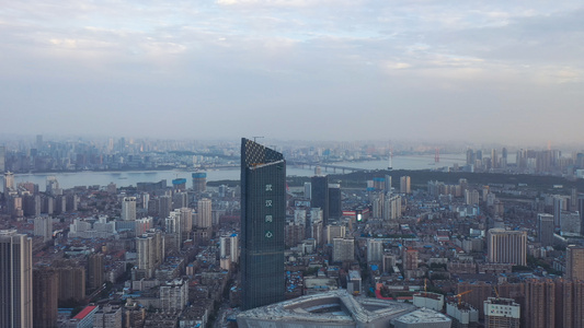 航拍风光城市武汉恒隆广场建设中的商务写字楼素材视频