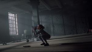 女性运动员用跳跃做深蹲做臀部锻炼19秒视频