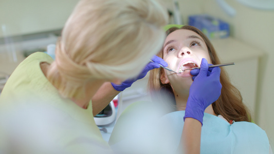 牙科诊所的牙齿治疗视频