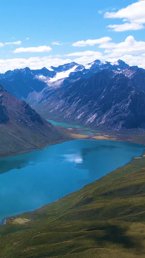 航拍青海高原山脉湖泊自然风光久治年保玉则79秒视频