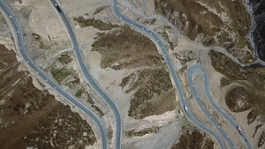 新疆蜿蜒的独库公路4K自然风光航拍89秒视频