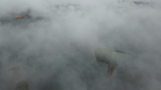 透过云层拍摄千岛湖4K航拍视频