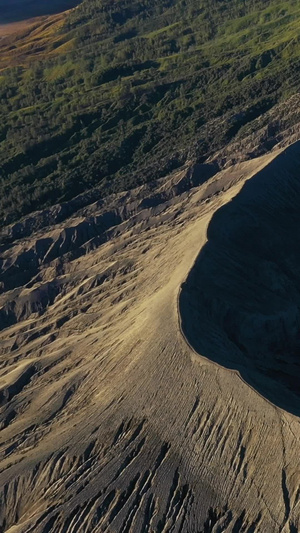 布罗莫火山爆发前夕航拍视频壮观的59秒视频