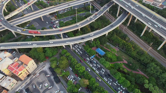 城市道路交通车流车水马路视频