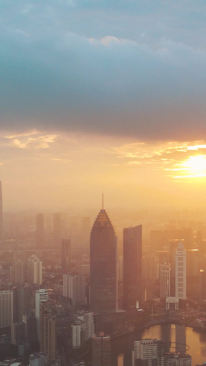 延时摄影风光城市晚霞夕阳落日金色余晖天空流动的云城市高空航拍素材过渡镜头12秒视频